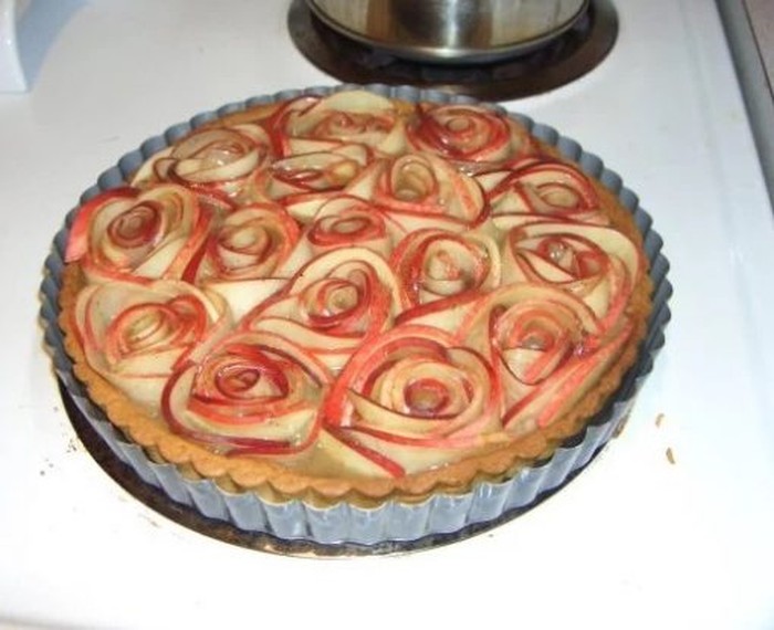 Cantik! 10 Makanan Ini Diubah Bentuknya Jadi Bunga Mawar.