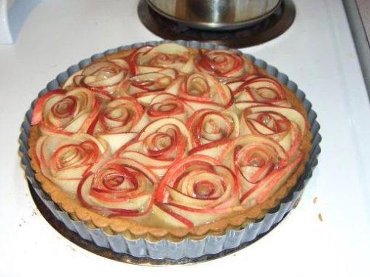 Cantik! 10 Makanan Ini Diubah Bentuknya Jadi Bunga Mawar