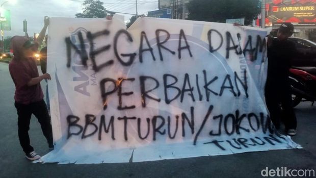 Demo mahasiswa tolak kenaikan BBM di Kendari, Sultra.