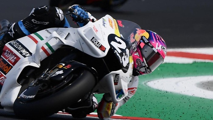 Ducati Gresini Racings Italian rider Enea Bastianini competes during the San Marino MotoGP race at the Misano World Circuit Marco-Simoncelli in Misano Adriatico on September 4, 2022. (Photo by Filippo MONTEFORTE / AFP)