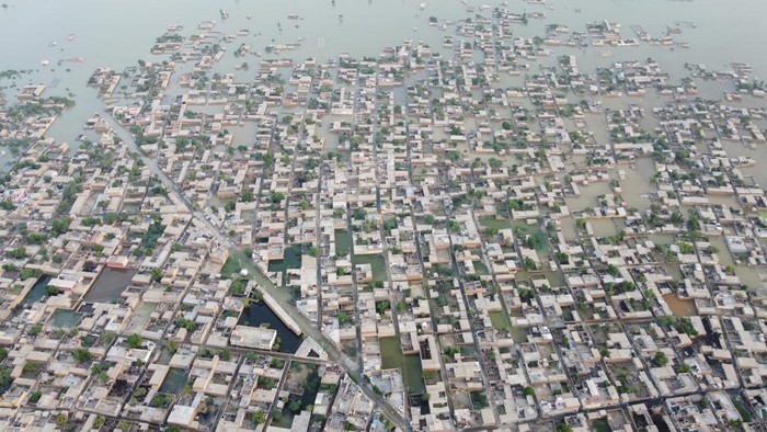 Foto Satelit Banjir di Pakistan Membentuk Danau Raksasa A general view of the submerged houses, following rains and floods during the monsoon season in Dera Allah Yar, District Jafferabad, Pakistan September 1, 2022. REUTERS/Stringer NO RESALE. NO ARCHIVE.