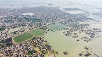 rumah-rumah yang terendam, setelah hujan dan banjir selama musim hujan, di Dera Allah Yar, Jafferabad, Pakistan 30 Agustus 2022. Hujan lebat yang mengguyur Pakistan sejak Juni lalu telah membuat seperempat wilayah Pakistan terendam banjir seluas 100 kilometer.