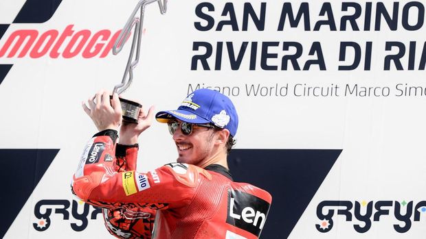 Ducati Lenovo's Italian rider Francesco Bagnaia celebrates victory on the podium after the San Marino MotoGP race at the Misano World Circuit Marco-Simoncelli in Misano Adriatico on September 4, 2022. (Photo by Filippo MONTEFORTE / AFP) (Photo by FILIPPO MONTEFORTE/AFP via Getty Images)