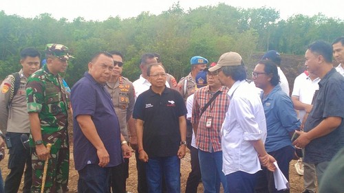 Gubernur Bali didampingi Bupati Jembrana I Nengah Tamba, Kapolda Bali Irjen Pol Putu Jayan Danu Putra, Danrem 163/ Wira Satya Brigjen TNI Choirul Anam, dan Forkopimda Jembrana, mengecek lokasi peletakan batu pertama Jalan Tol Gilimanuk-Mengwi, Minggu (4/9/2022).
