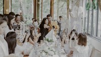 Gya Sadiqah dan Tarra Budiman selama ini dikenal sebagai keluarga yang harmonis. Mereka bersama dengan anak pertamanya sering nongkrong untuk makan bareng. Foto: Instagram @gyaps