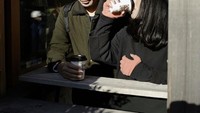 Bahkan saat ngopi saja mereka kompak nongkrong bareng di kafe. Begini momennya saat minum kopi bersama. Foto: Instagram @gyaps