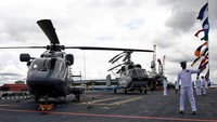Pemerintahan Modi berupaya melepaskan negaranya dari ketergantungan pembelian senjata asing dan membangun industri perangkat keras pertahanan domestik. India banyak berinvestasi dalam konstruksi lokal, dengan lebih dari tiga lusin kapal militer dan kapal selam tengah dibangun di galangan kapal negara itu.