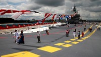 Sebanyak 1.600 pelaut akan menjadi awak kapal induk INS Vikrant. Kapal induk tersebut mampu menampung sekitar 30 armada pesawat tempur.