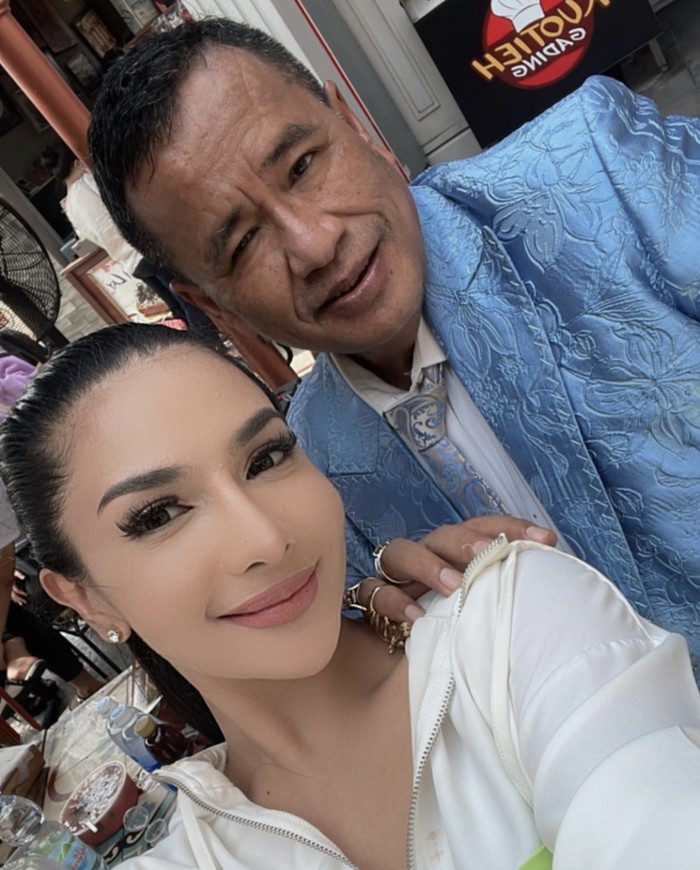 Intip Momen Siva Aprilia Model dan DJ Cantik Saat Nongkrong di Kafe.