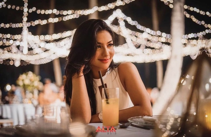 Intip Momen Siva Aprilia Model dan DJ Cantik Saat Nongkrong di Kafe.