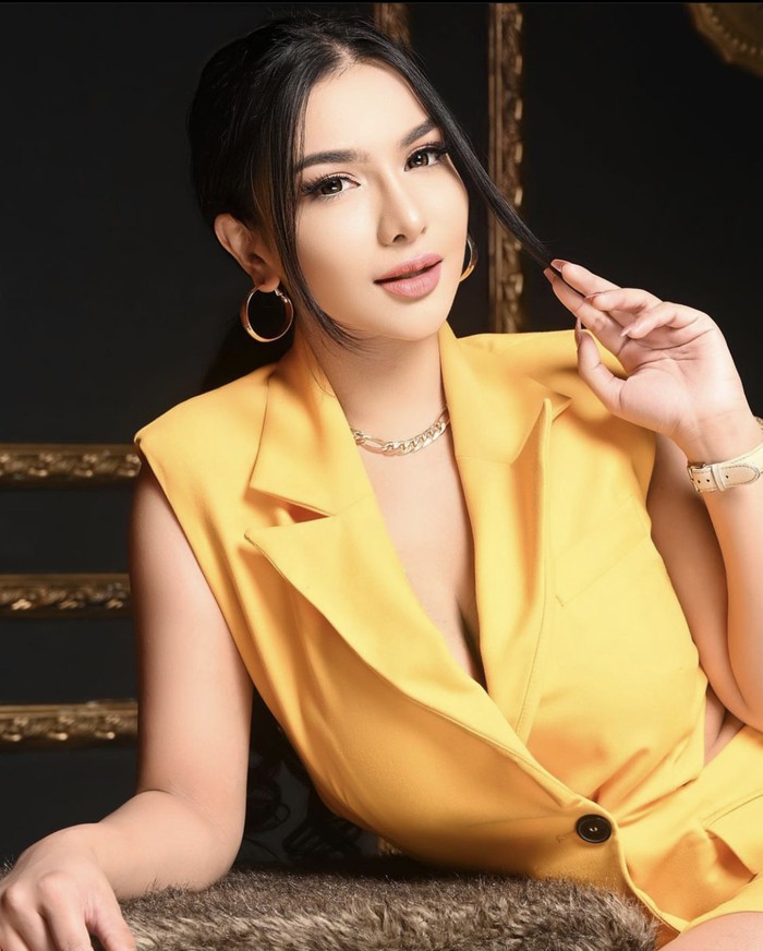 Intip Momen Siva Aprilia Model dan DJ Cantik Saat Nongkrong di Kafe.