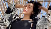 Jessica Iskandar melahirkan anak keduanya pada 7 Mei 2022. Kini, Jedar sudah kembali ke bentuk tubuhnya sebelum hamil. Foto: dok instagram inijedar