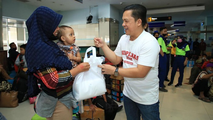 PT Pelni juga ikut merayakan Hari Pelanggan Nasional 2022 dengan meningkatkan layanan bagi penumpang tujuan Surabaya dengan menggunakan KM Gunung Dempo.