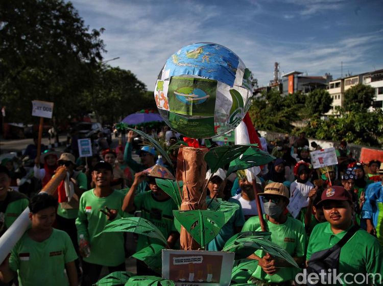 Kampanyekan Cintai Bumi Melalui Karnaval