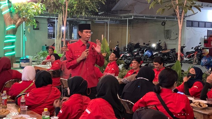 Ketua DPC PDI Perjuangan Kota Surabaya Adi Sutarwijono