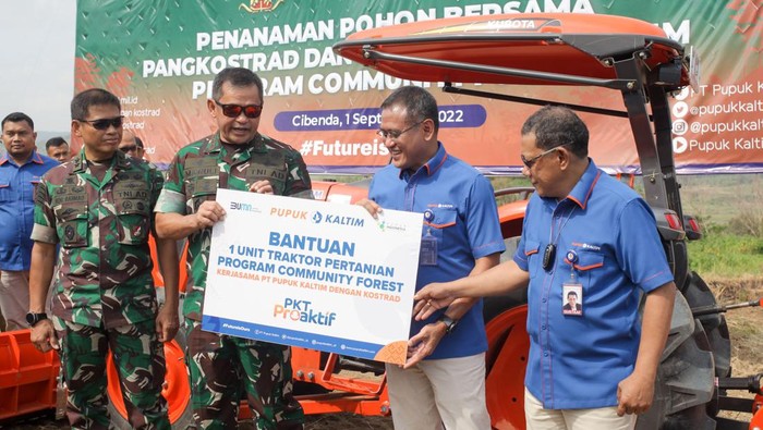 Kolaborasi Penanaman Pohon untuk Kurangi Emisi Karbon Kolaborasi Penanaman Pohon untuk Kurangi Emisi Karbon