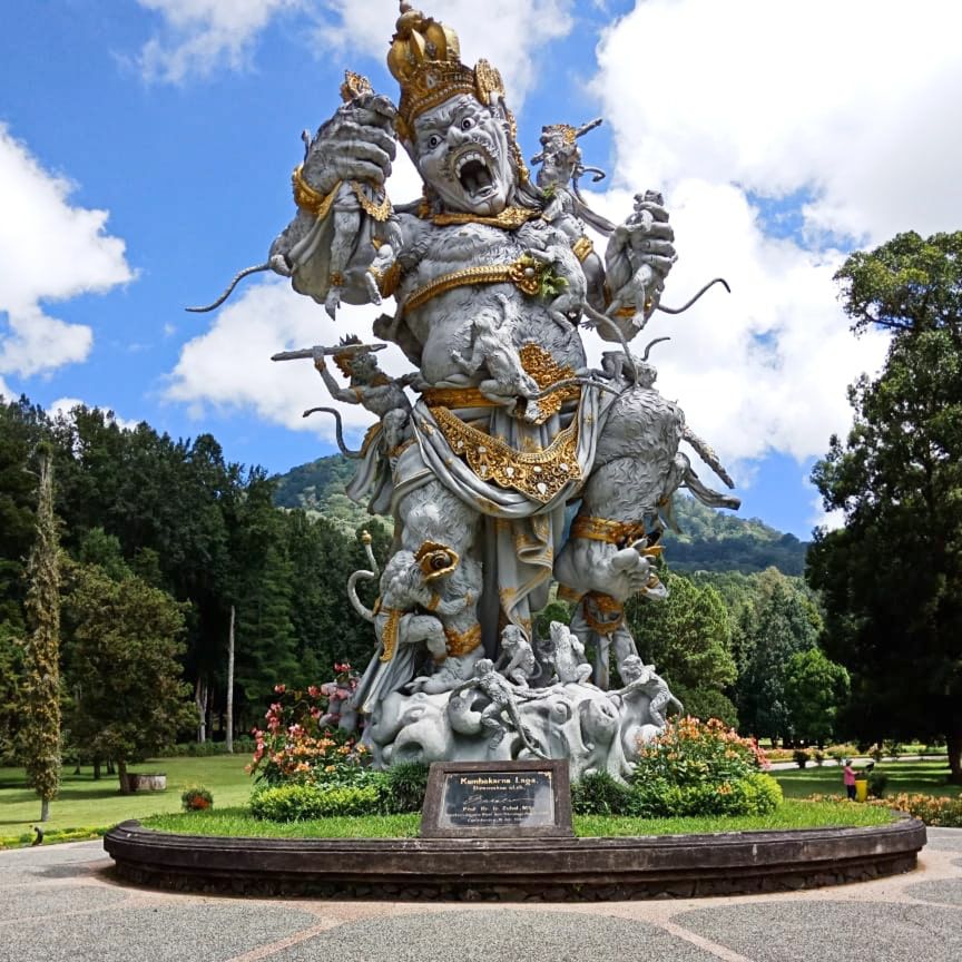 Kumbakarna Laga di Ramayan Boulevard Kebun Raya Bali.