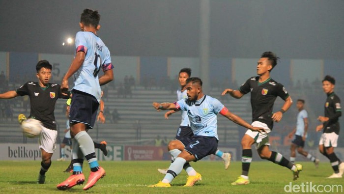 Laga Persela vs Persikab Bandung