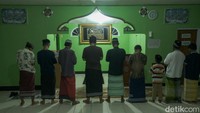 Masjid ini dapat menampung kurang lebih 100 jemaah. Masjid Nurul Mubin juga biasa menggelar kegiatan salat berjamaah, salat Jumat hingga salat di Hari Raya Idul Fitri maupun Idul Adha.