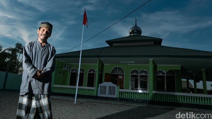 Sebuah masjid berdiri di Kota Wini, NTT, yang sebagian besar penduduknya memeluk agama Katolik dan Kristen. Masjid yang dinamakan Nurul Mubin ini menjadi simbol kerukunan antarumat agama di perbatasan RI-Timor Leste, Minggu, 4/9/2022.