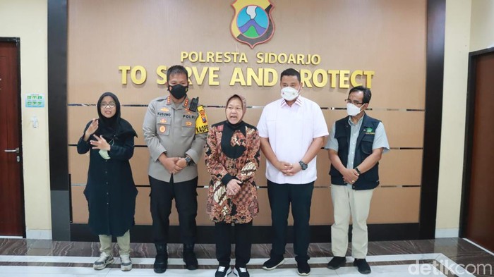 Mensos Risma di Polresta Sidoarjo
