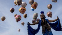 Acara Java Balloon Attraction juga dimeriahkan pertunjukan tarian tradisional, yakni tari Lengger.