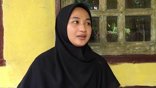 Minhatul Aulaq (18) ketua Forum anak yang aktif melawan pernikahan anak di Desa Jenggik, Kecamatan Montong Gading, Kabupaten Lombok Timur