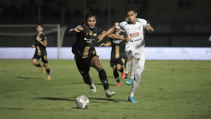 Momen pertandingan Dewa United vs PSS Sleman.