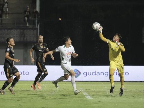Momen pertandingan Dewa United vs PSS Sleman.
