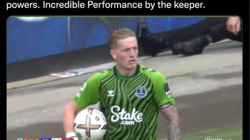 Sementara itu, dari sisi Everton, kiper Jordan Pickford dipuji habis-habisan karena berkali-kali menyelamatkan gawangnya dari kebobolan. Foto: Screenshot Twitter