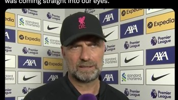 Juergen Klopp juga jadi korban ledekan netizen. Foto: Screenshot Twitter