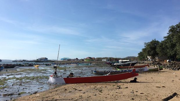 Suasana Pantai Teluk Awang di Lombok Tengah