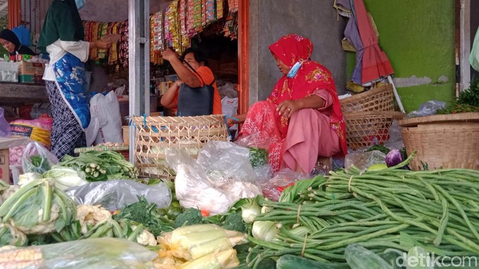 Pedagang sayuran di Pasar Gede Klaten. Foto diunggah pada Minggu (4/9/2022).