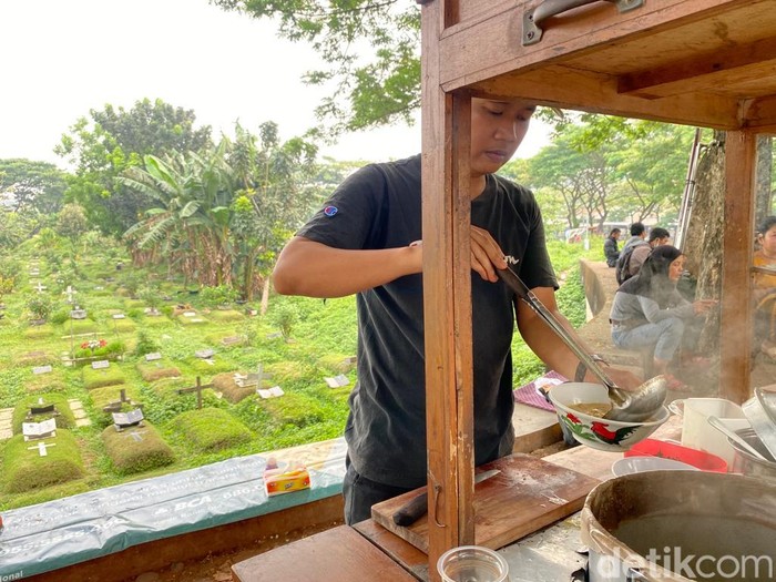 Pengalaman Beda! Jajan Soto Tangkar hingga Roti Goreng di TPU Tanah Kusir