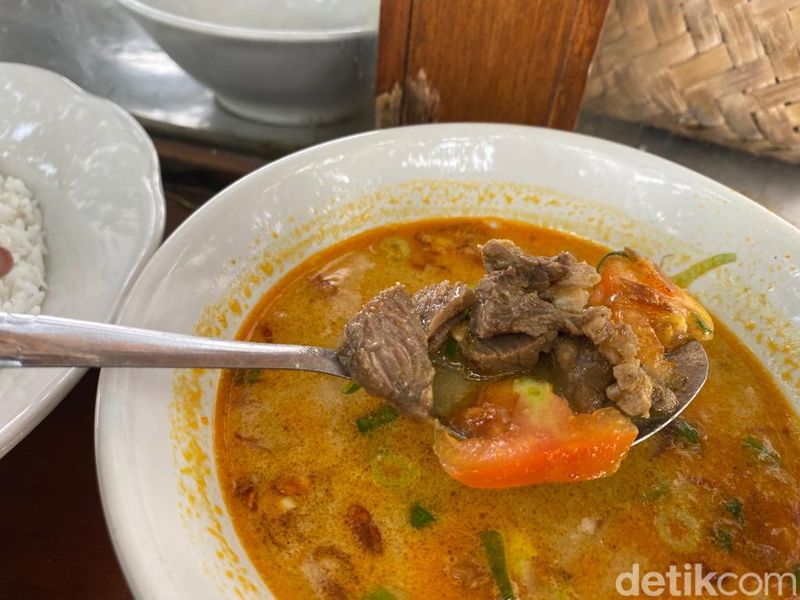 Pengalaman Beda! Jajan Soto Tangkar hingga Roti Goreng di TPU Tanah Kusir Pengalaman Beda! Jajan Soto Tangkar hingga Roti Goreng di TPU Tanah Kusir