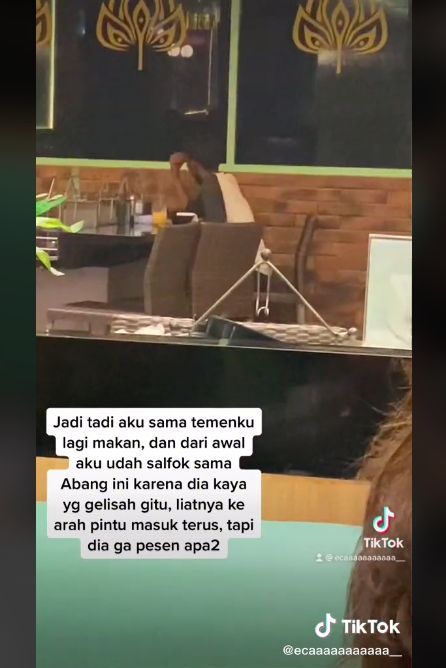 Penjual cilok kena tipu