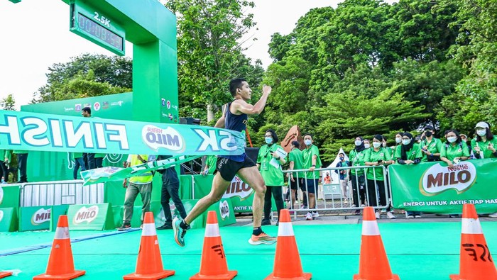 Potret Ribuan Peserta Lari Hijaukan GBK Senayan Potret Ribuan Peserta Lari Hijaukan GBK Senayan