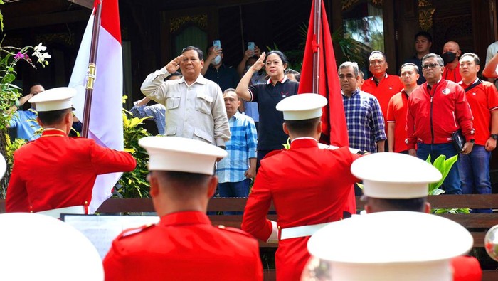 Prabowo Subianto Prabowo Subianto, Puan Maharani, elite Gerindra dan PDIP yang hadir di Hambalang, Bogor, Jawa Barat, Minggu (4/9/2022), mengikuti upacara pengibaran bendera merah putih.