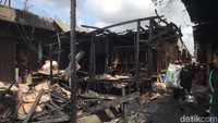 Kawasan Pasar Lettu Bakri ini ditempati oleh ratusan lapak pedagang sembako dan dagangan basah. Pasca kebarakan terjadi, hampir kios milik pedagang rata terbakar. (Foto: Siti Fatimah/detikJabar)