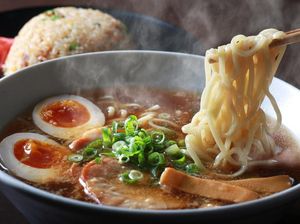 Mau Bikin Ramen di Rumah? Begini Cara Pilih Jenis Mie yang Pas