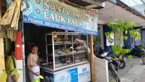 Salah satu rumah makan di Buleleng, yang berencana mengurangi porsi jualan karena dampak kenaikan BBM, Minggu (4/9/2022).