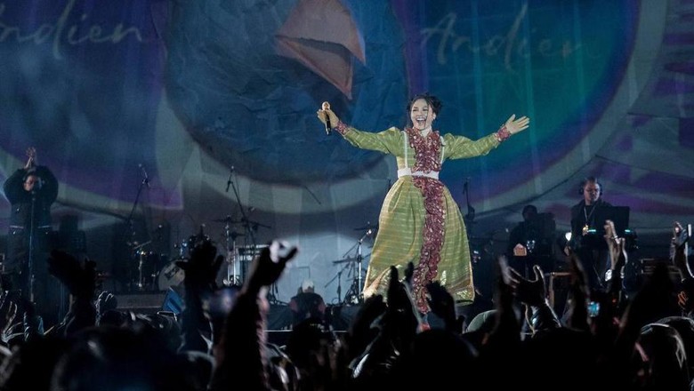 Sandiaga Uno di Dieng Culture Festival Menparekraf Sandiaga Uno menyaksikan QRIS Jazz Atas Awan, yang merupakan rangkaian acara DCF 2022, Sabtu (3/9/2022).