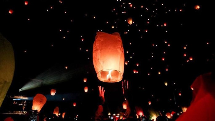 Menparekraf Sandiaga Uno menyaksikan QRIS Jazz Atas Awan, yang merupakan rangkaian acara DCF 2022, Sabtu (3/9/2022).