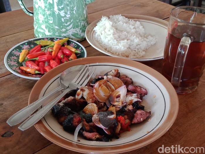 Sate Kupang di Desa Kupang, Kecamatan Karangdowo, Klaten, Sabtu (3/9/2022) siang.