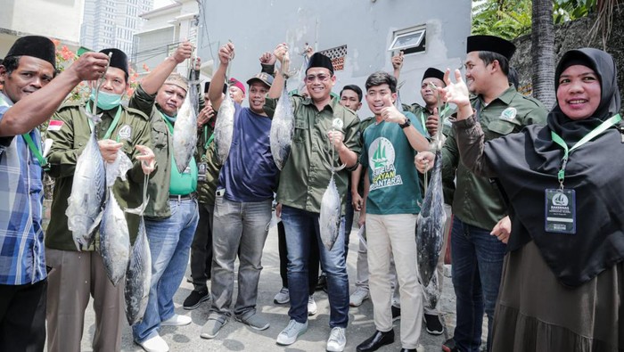 Satu Ton Ikan Disebar Nelayan NU, Begini Momennya Satu Ton Ikan Disebar Nelayan NU, Begini Momennya