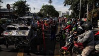 Tank baja tiruan juga hadir dalam karnaval.