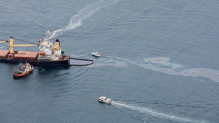 Oil leaks from cargo ship OS 35 which remains half sunken in Catalan Bay after its collision with an LNG tanker off Gibraltar, September 1, 2022. REUTERS/Jon Nazca