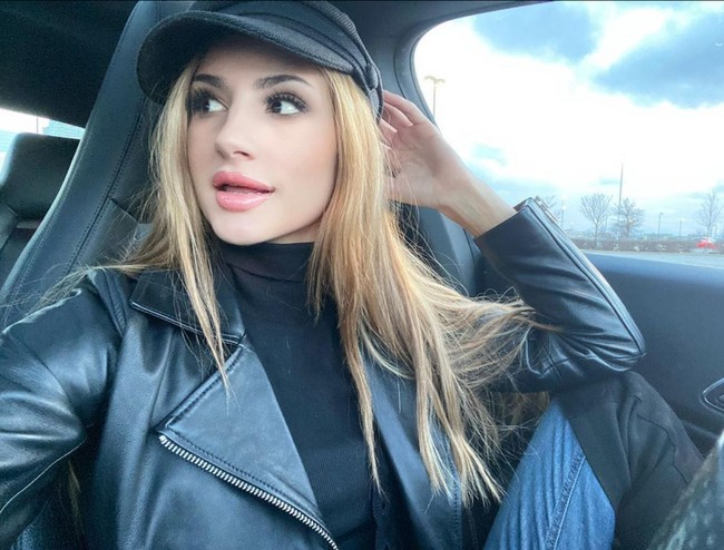 Tanya Pardazi diketahui baru menyelesaikan kursus terjun payung solo di Skydive Toronto. Kecelakaan fatal itu merupakan kali pertama dia melakukan terjun payung sendirian, tanpa pendamping. Foto: Instagram