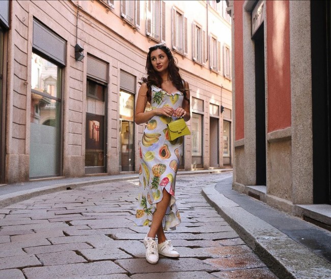 Selain disibukkan dengan aktivitasnya sebagai influencer TikTok dan penerjun payung amatir, Tanya Pardazi juga kuliah di Universitas Toronto jurusan filsafat. Foto: Instagram