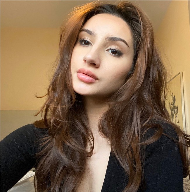 Tanya Pardazi dikenal sebagai influencer yang aktif di TikTok. Ia mempunyai 95 ribuan follower. Foto: Instagram